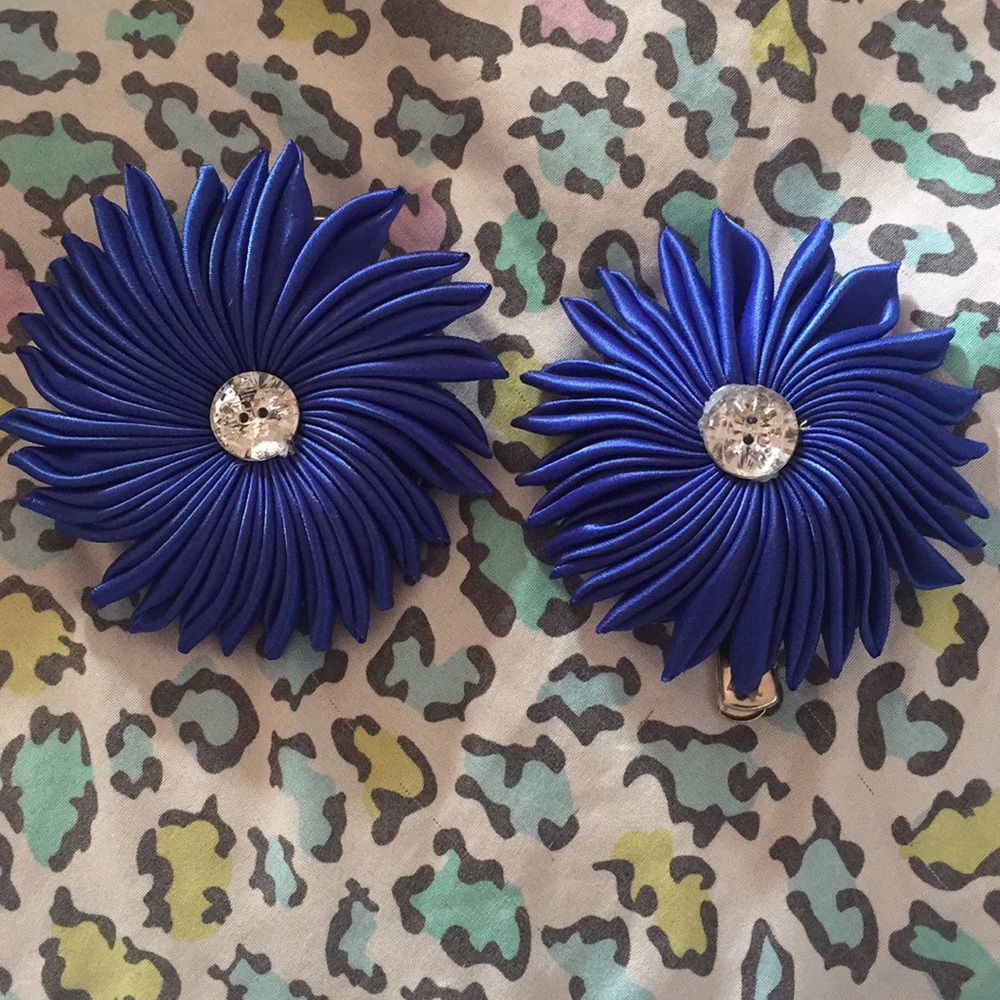 In and out royal blue flower